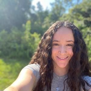 Meet your Posher, Alexis